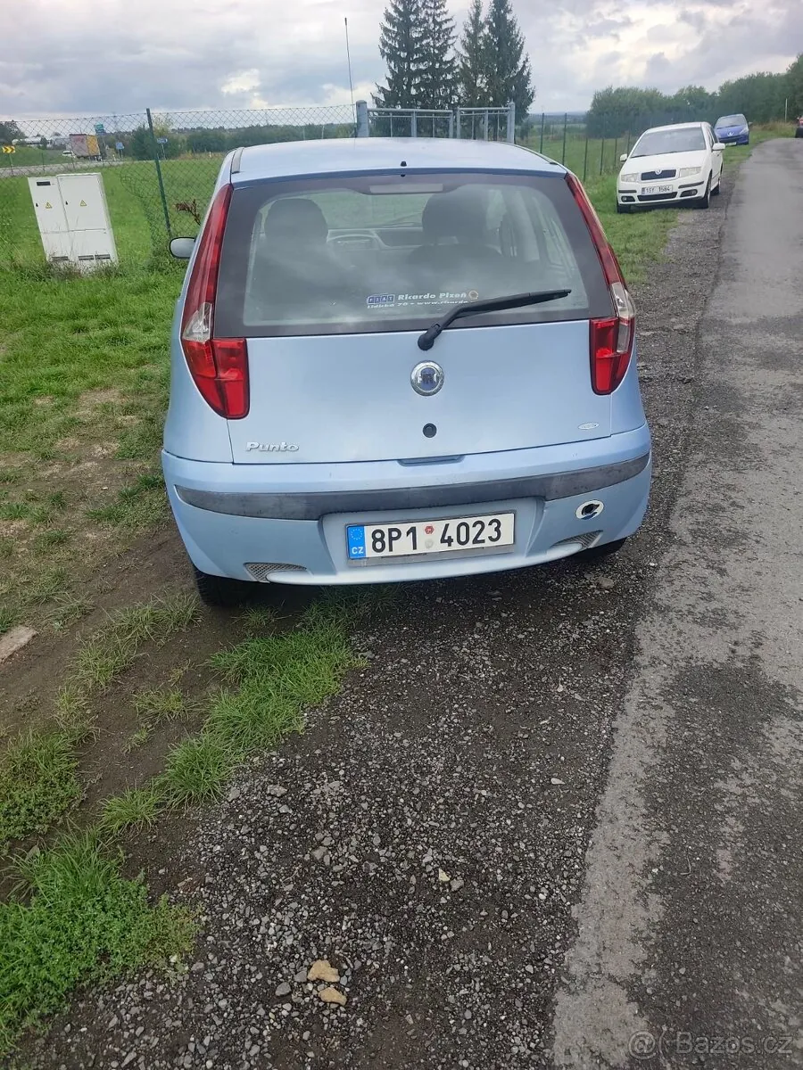 Fiat Punto 2004 photo 2
