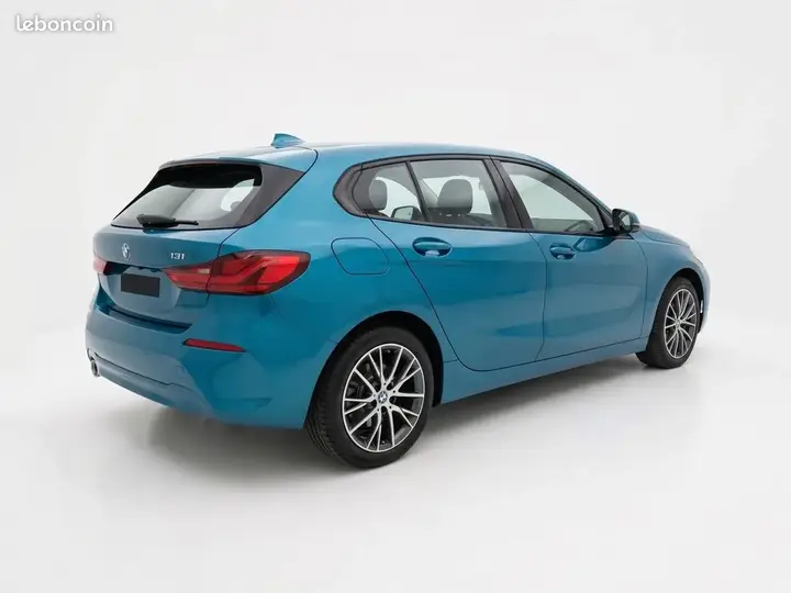 BMW 1 Series 2023 photo 2