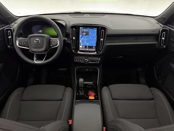 Volvo Xc40 2023 photo 2