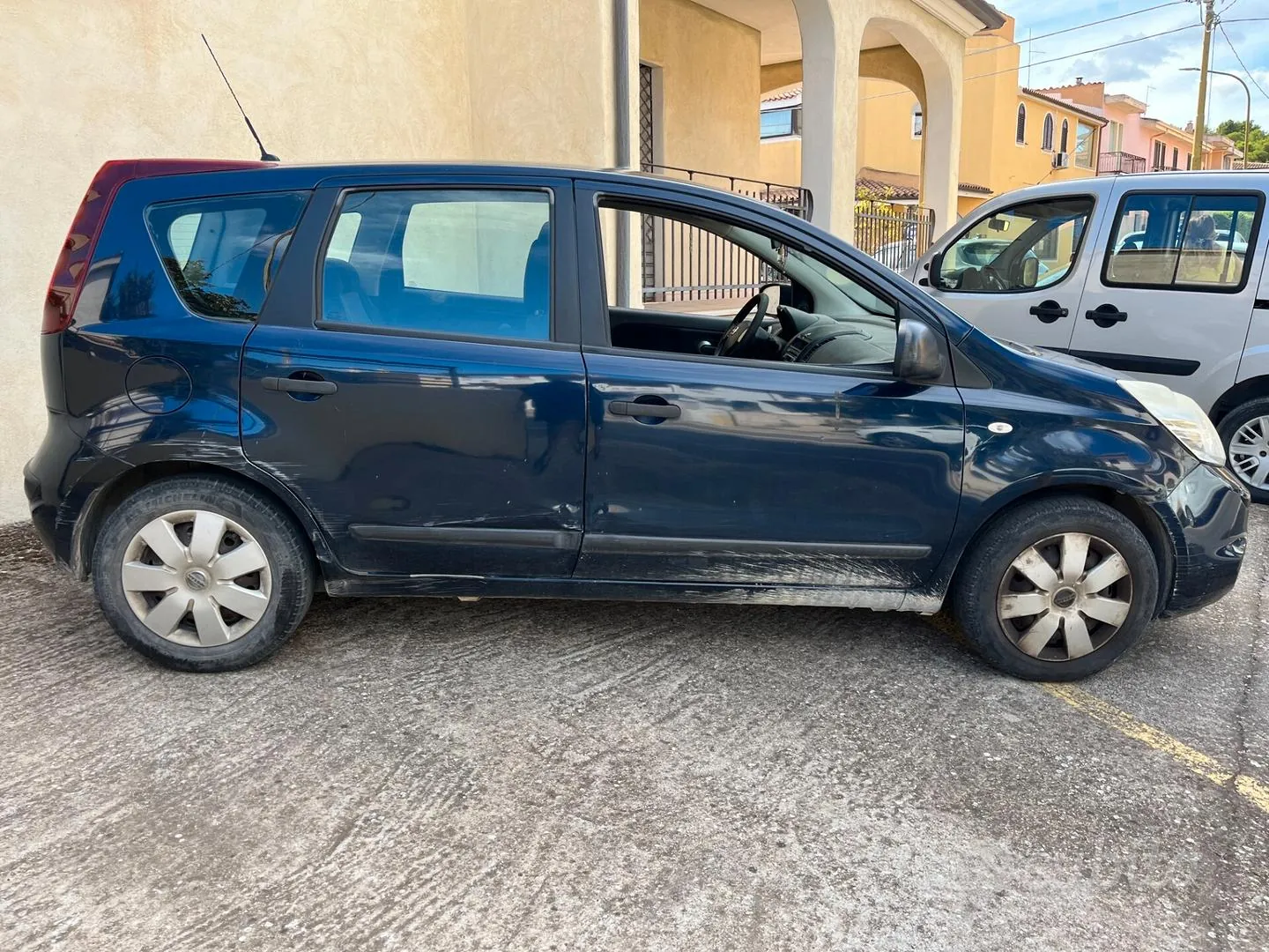 Nissan Note 2009 photo 3