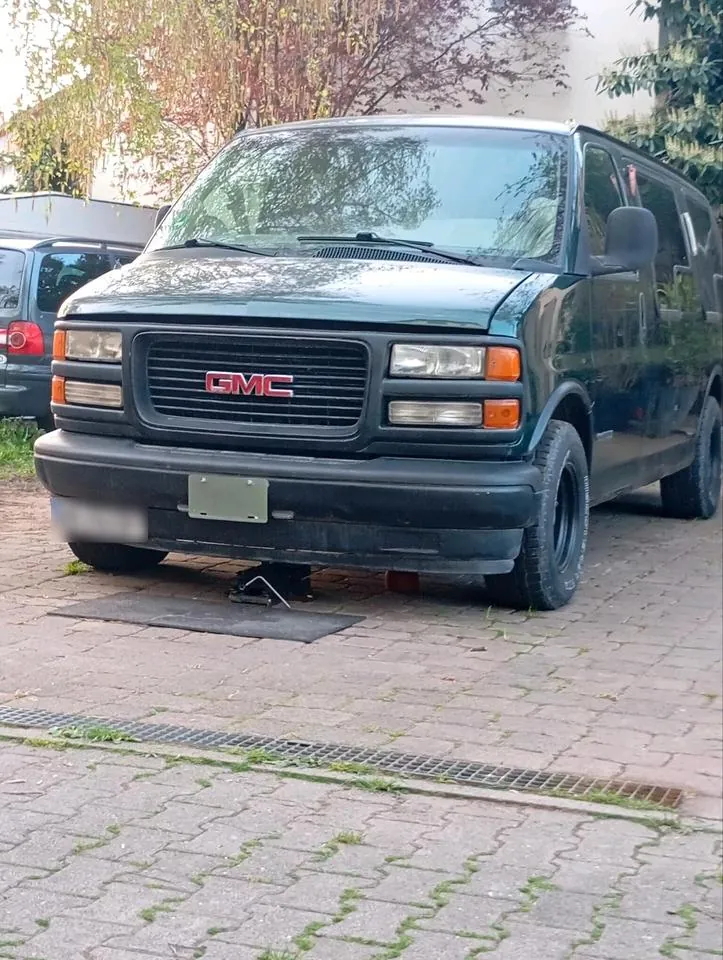 GMC Savana