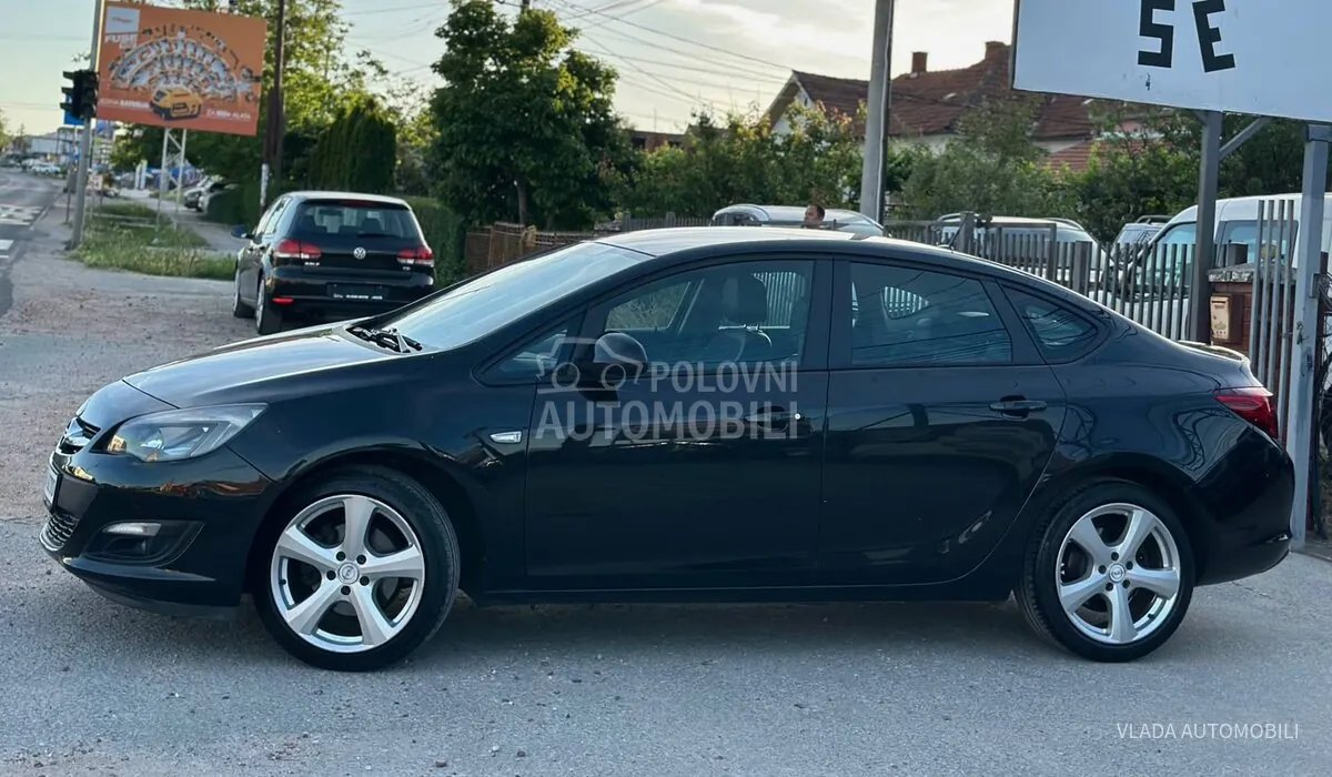 Opel Astra J 2016 photo 4