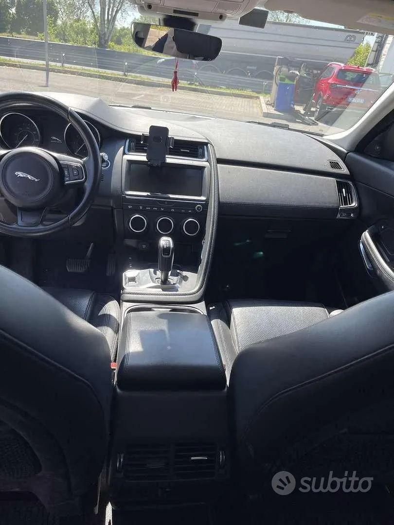 Jaguar E-Pace 2019 photo 5