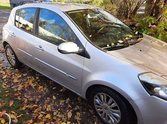 Renault Clio 2012 photo 2