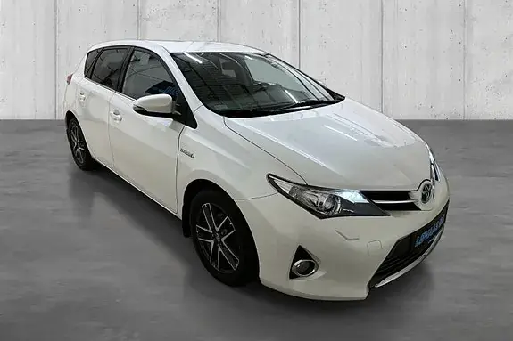Toyota Auris 2014 photo 3