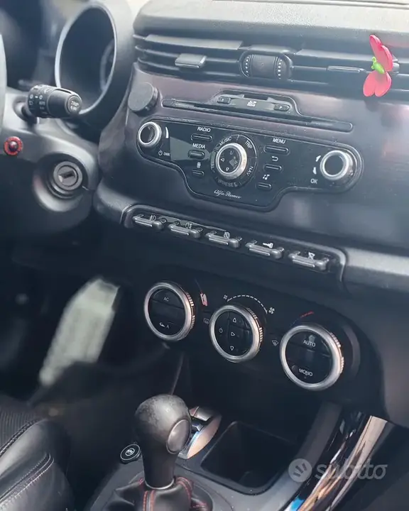 Alfa Romeo Giulietta 2015 photo 2