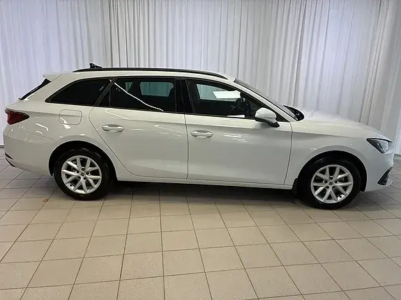 Seat Leon 2024 photo 2