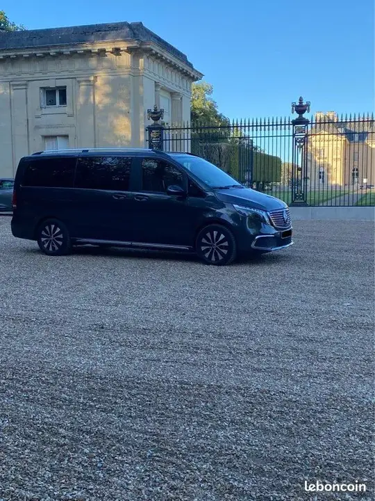 Mercedes-Benz Eqv 2024 photo 2