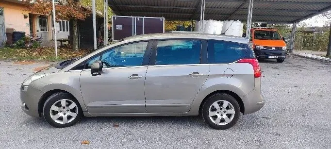 Peugeot 5008 2010 photo 2