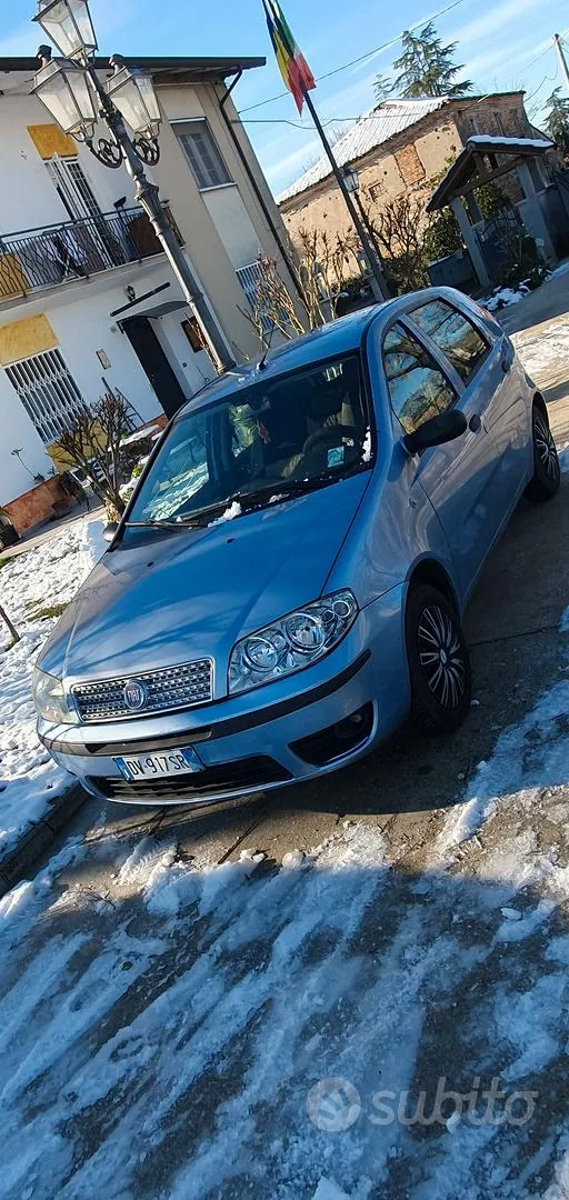 Fiat Punto 2009 photo 2
