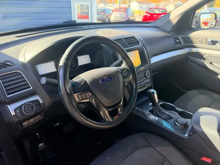 Ford Explorer 2017 photo 3