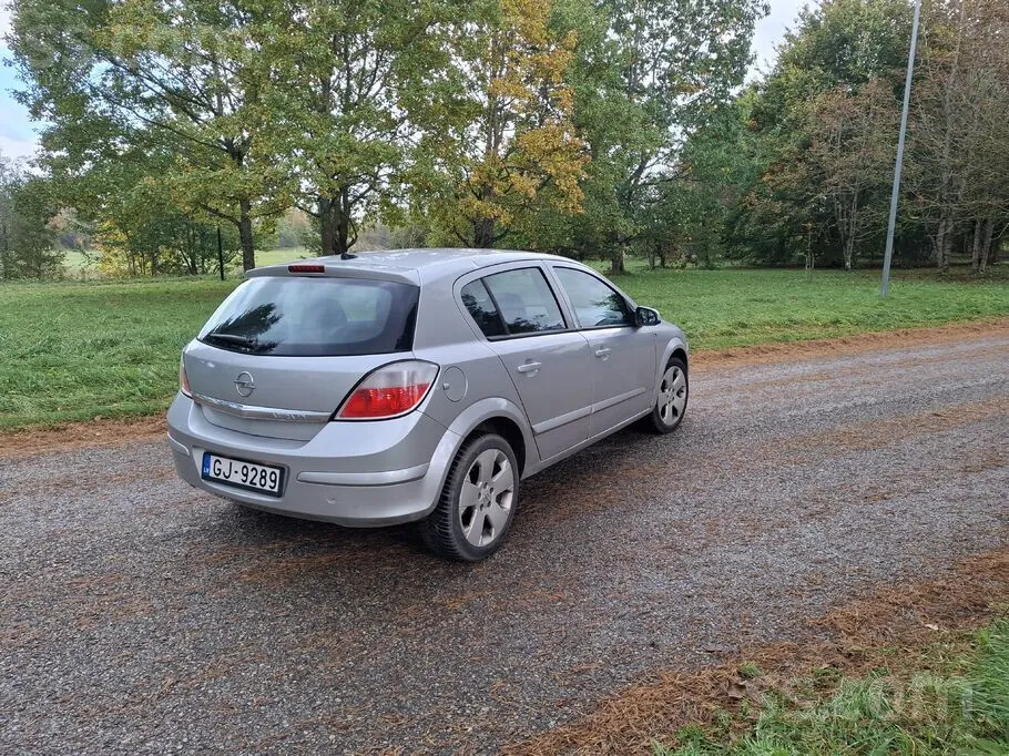 Opel Astra 2004 photo 2