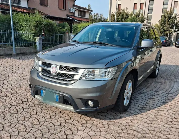 Fiat Freemont 2011 photo 2