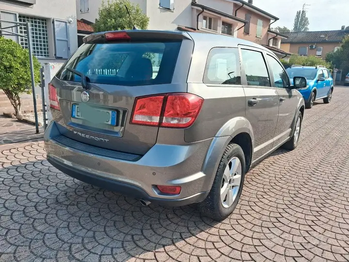 Fiat Freemont 2011 photo 4