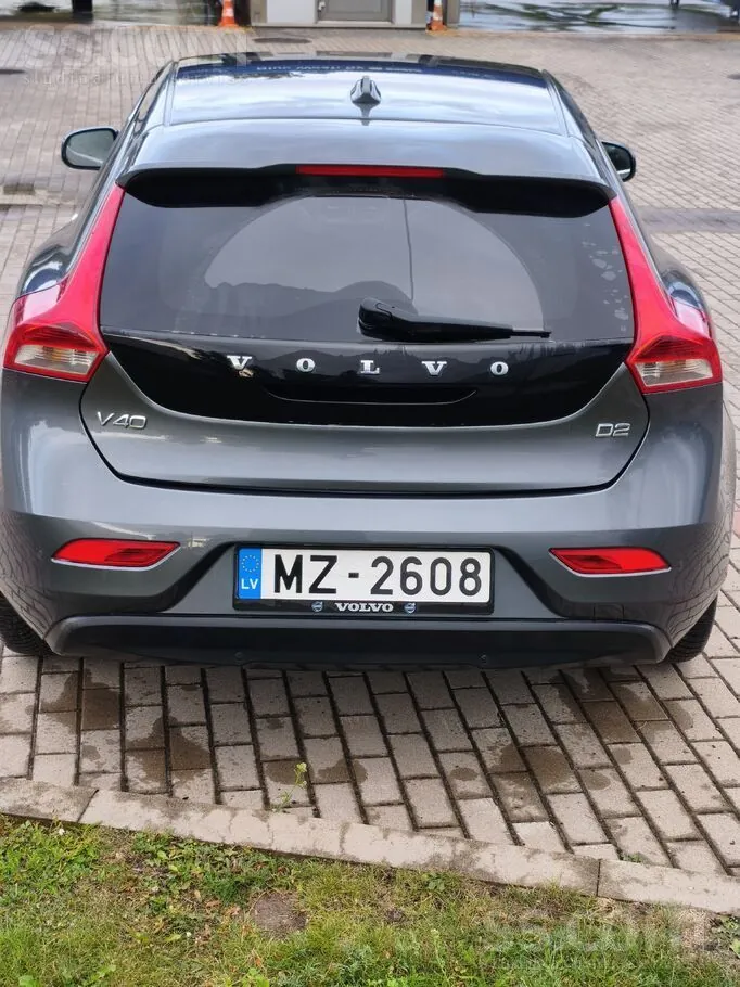 Volvo V40 2013 photo 2