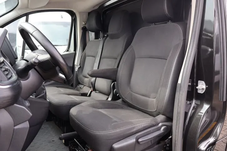 Renault Trafic 2023 photo 3