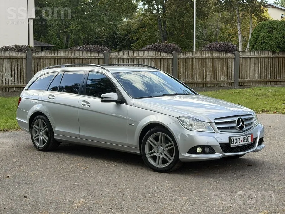 Mercedes-Benz Elegance 2012 photo 4