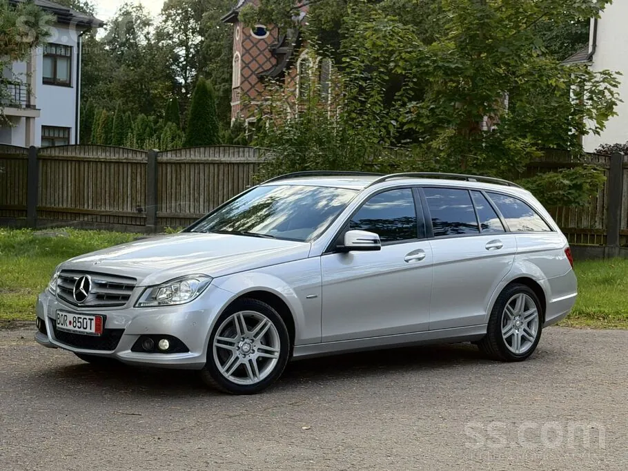 Mercedes-Benz Elegance 2012 photo 2