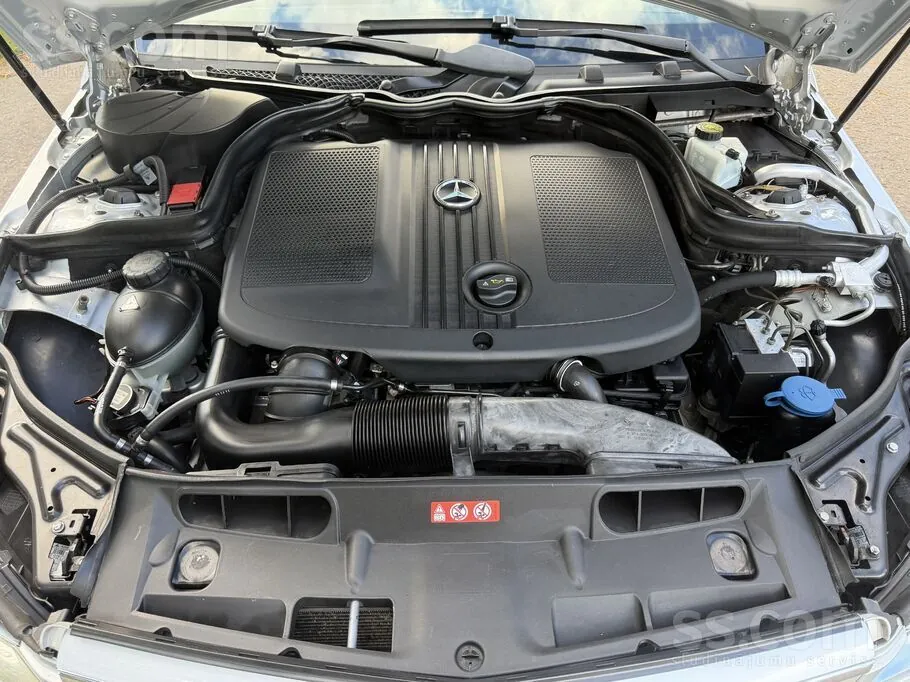 Mercedes-Benz Elegance 2012 photo 3