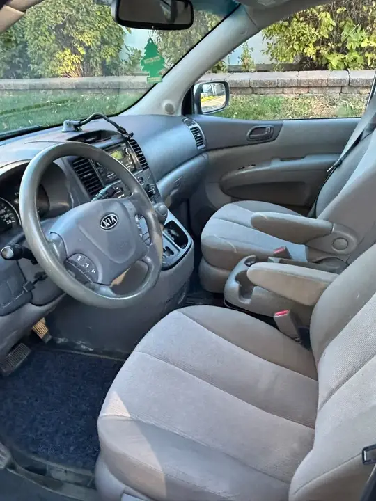 Kia Sedona 2012 photo 4