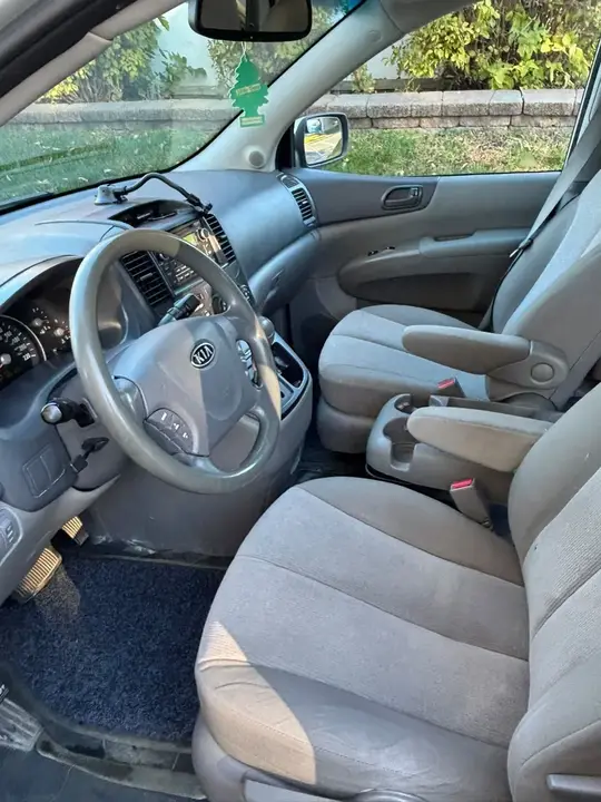 Kia Sedona 2012 photo 5