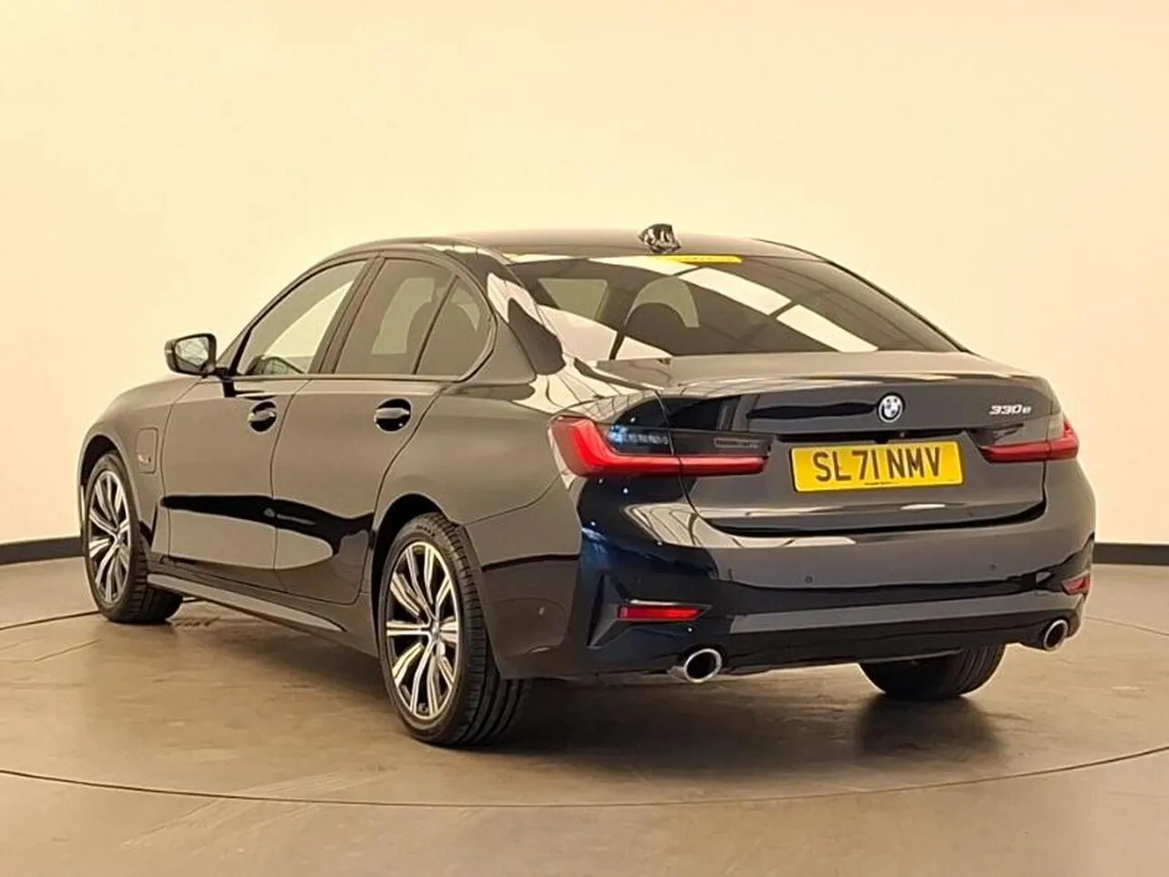 BMW 3 Series 2021 photo 2
