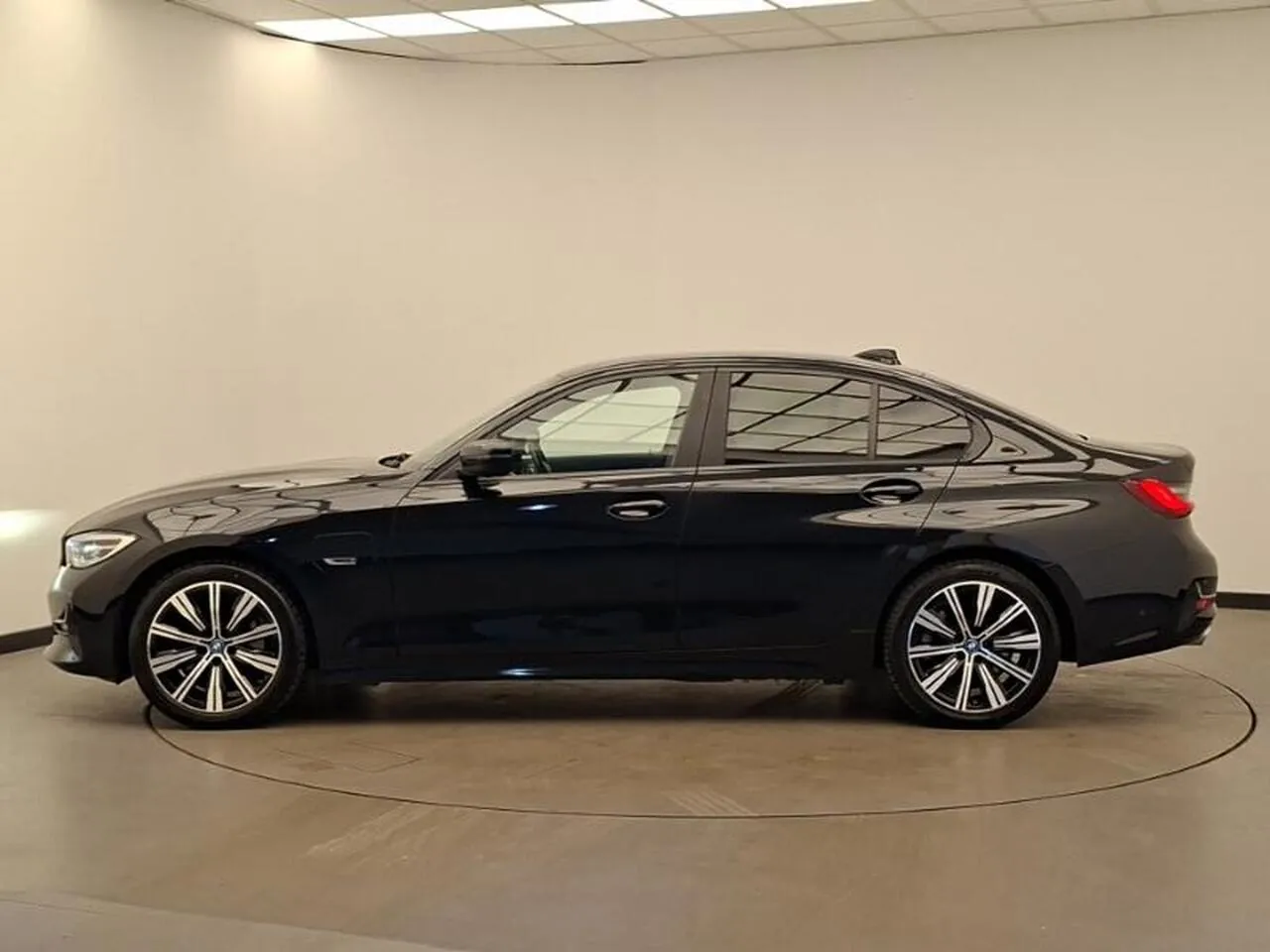 BMW 3 Series 2021 photo 4