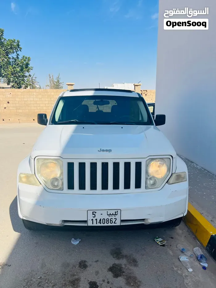 Jeep Liberty 2012 photo 2