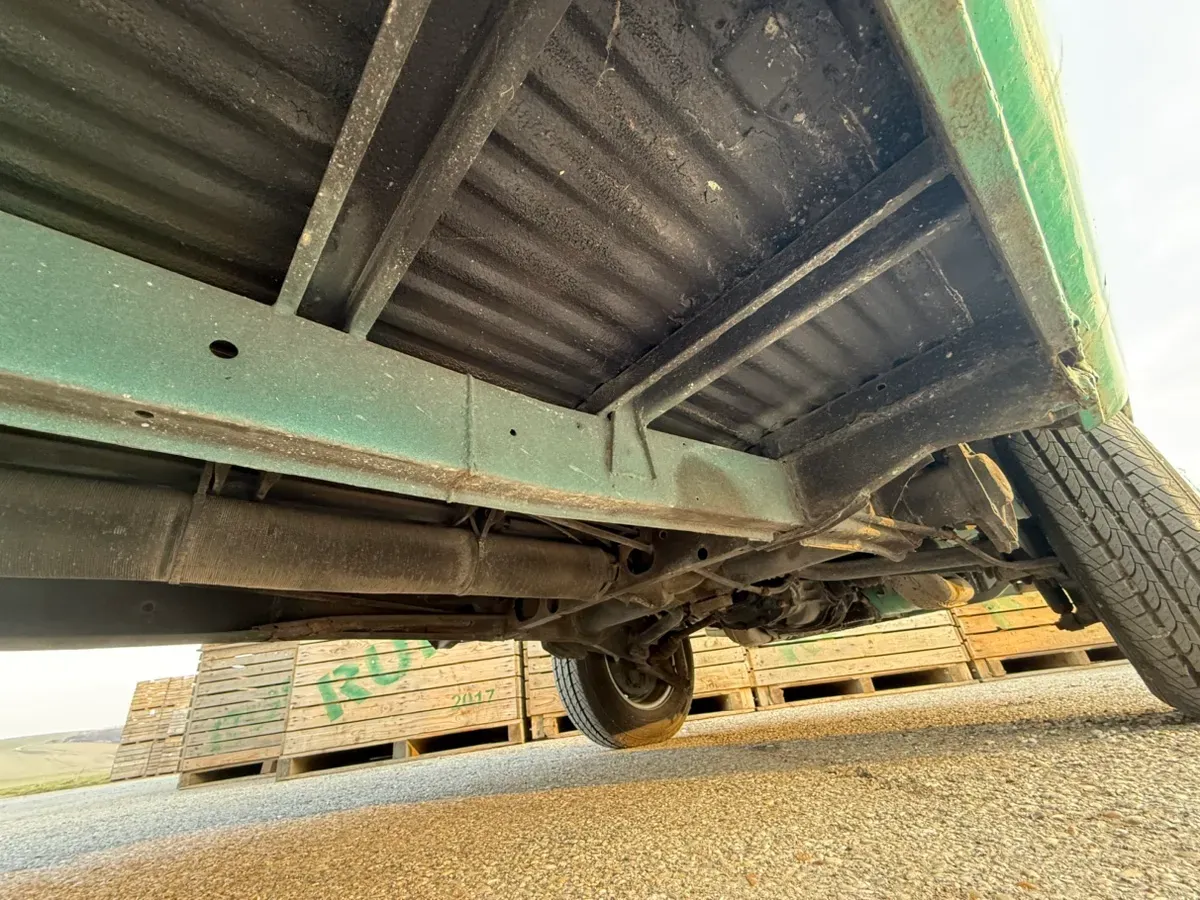 Volkswagen T2 1976 photo 2