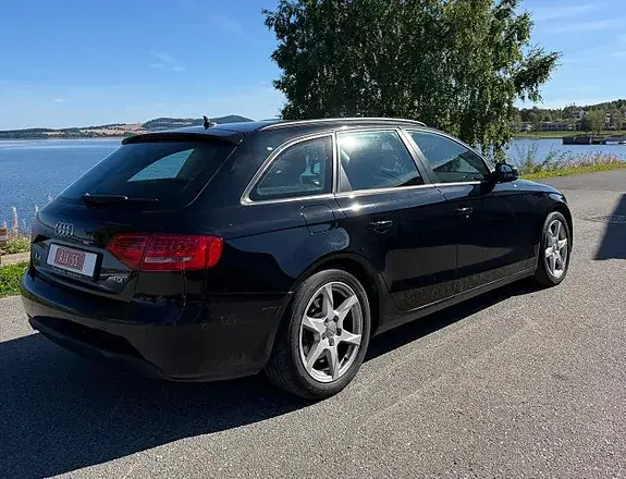 Audi A4 2011 photo 2