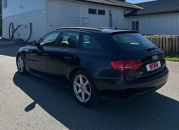 Audi A4 2011 photo 3