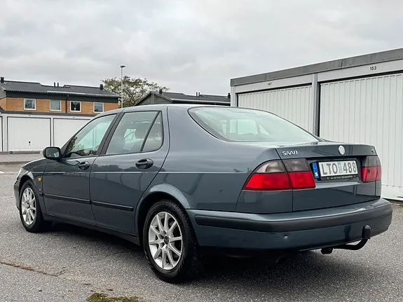 Saab 9-5 1999 photo 2