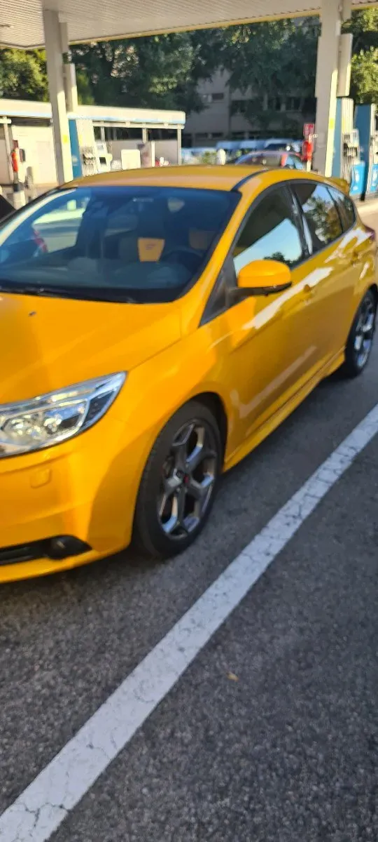 Ford Focus 2012 photo 2