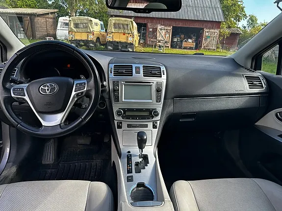 Toyota Avensis 2014 photo 5