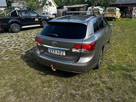 Toyota Avensis 2014 photo 4