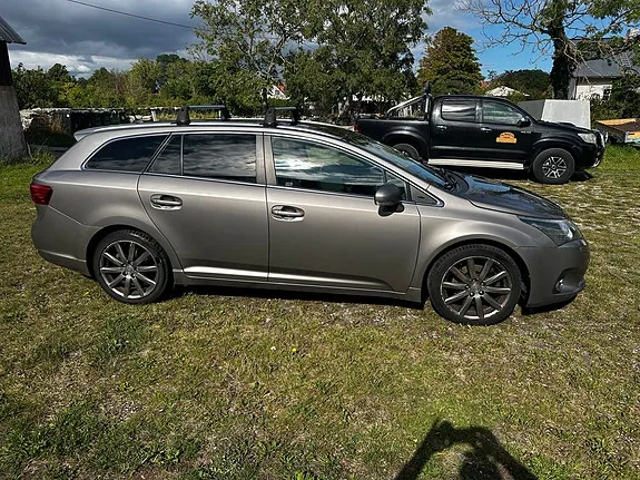 Toyota Avensis 2014 photo 2