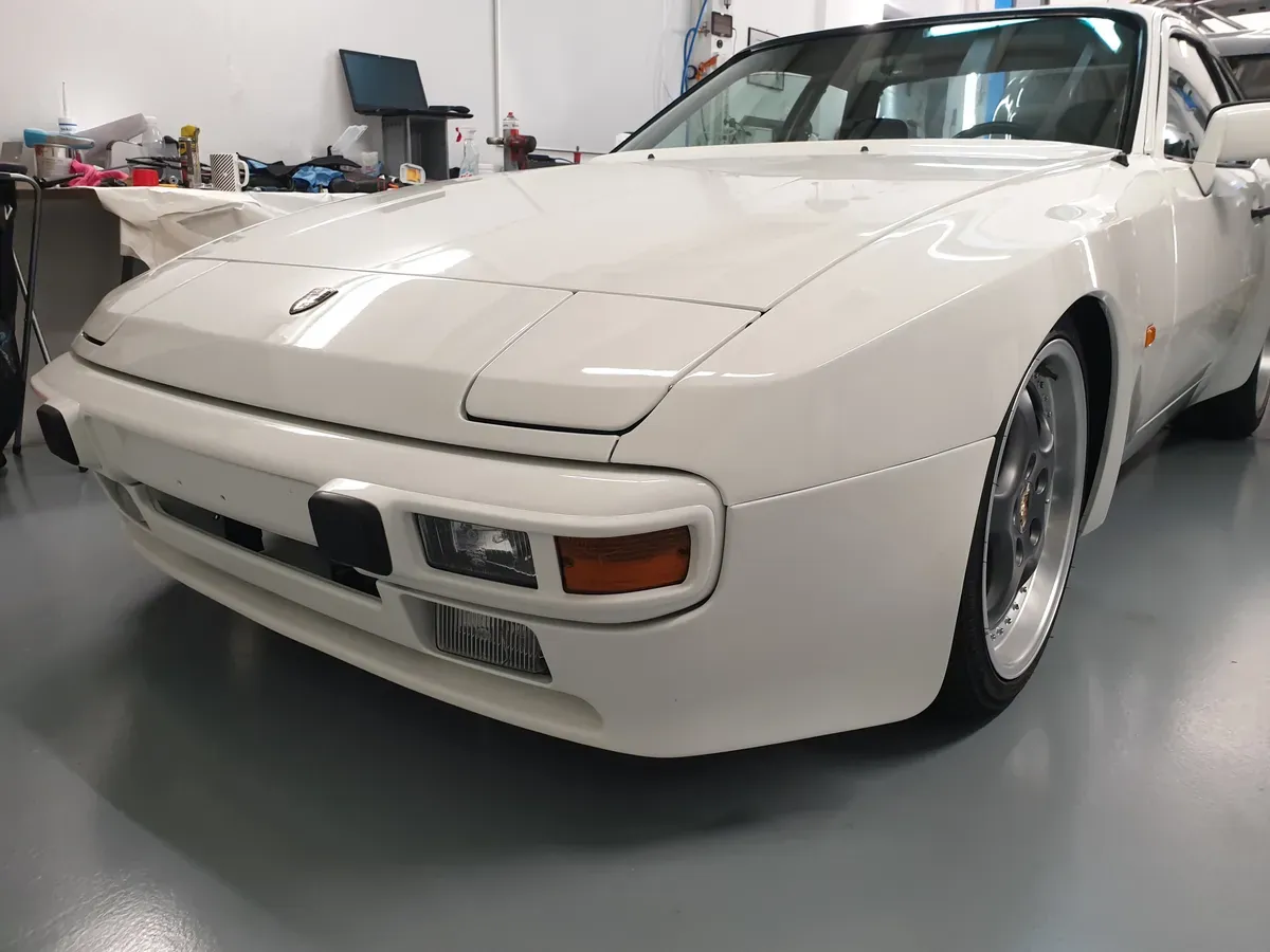 Porsche 944