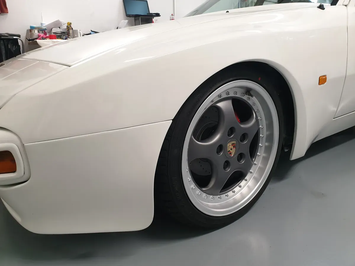 Porsche 944 1984 photo 3