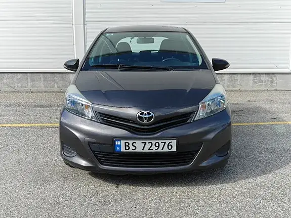 Toyota Yaris 2011 photo 2