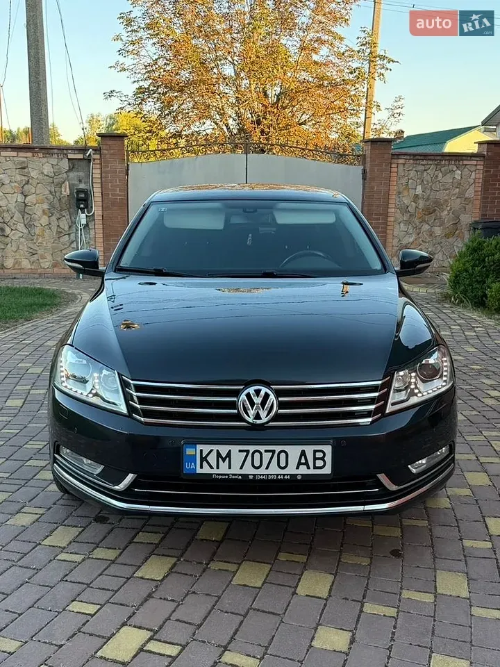 Volkswagen Passat 2012 photo 2