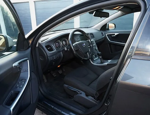 Volvo S60 2011 photo 4