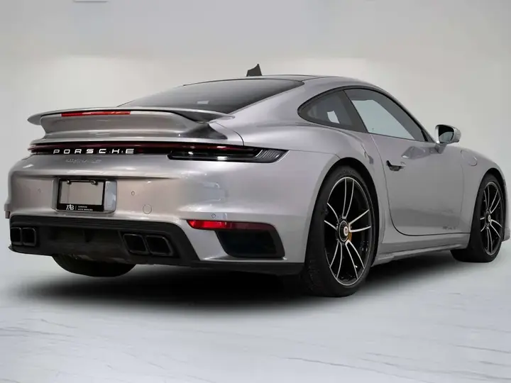 Porsche 911 Turbo S 2022 photo 4