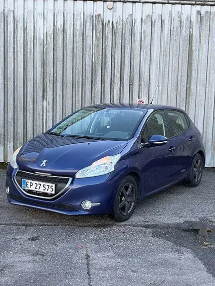 Peugeot 208 2012 photo 2