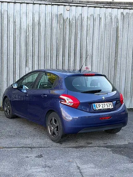 Peugeot 208 2012 photo 3