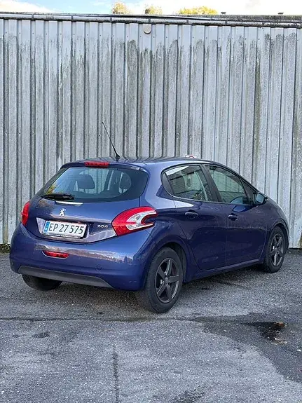 Peugeot 208 2012 photo 4