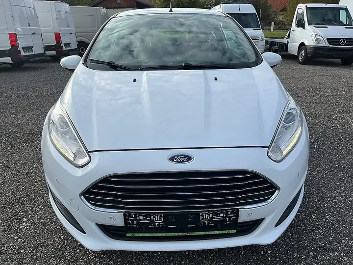 Ford Fiesta 2015 photo 2