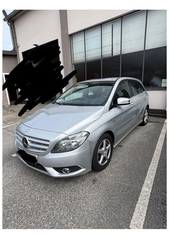 Mercedes-Benz B 180