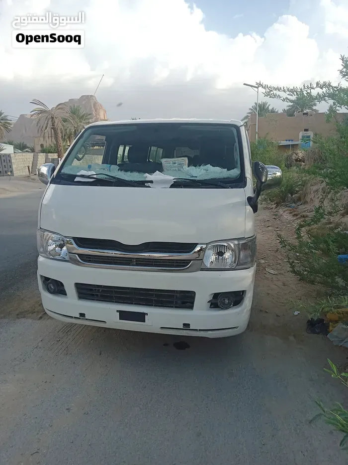 Toyota Hiace 2009 photo 2