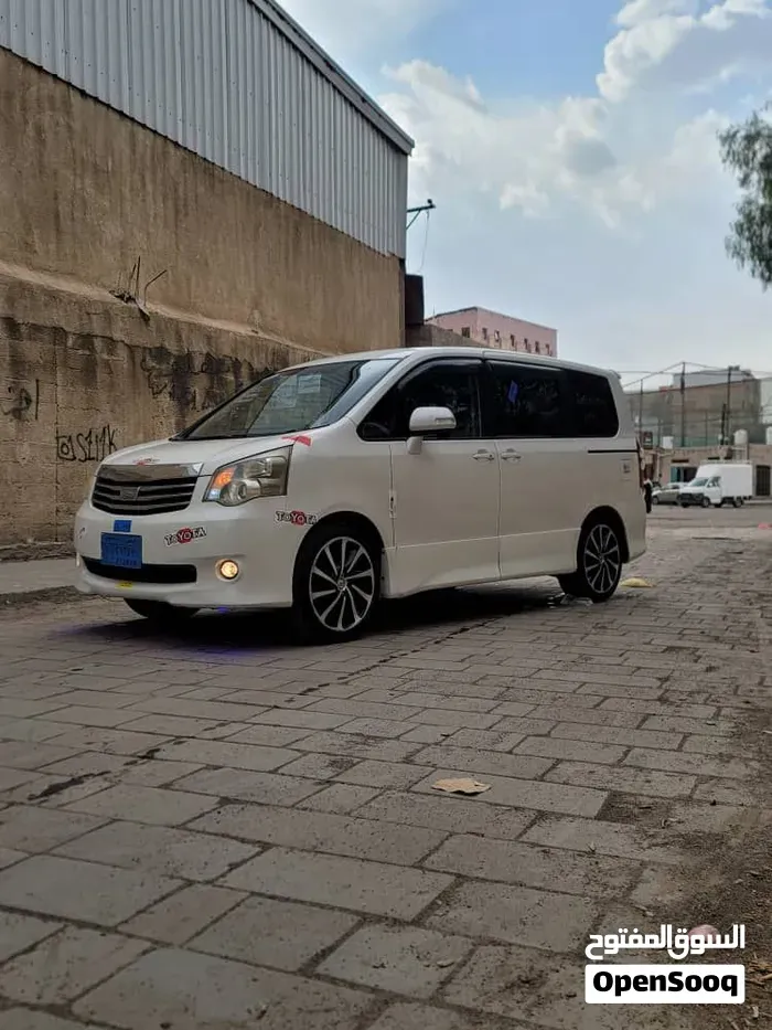 Toyota Hiace 2009 photo 5