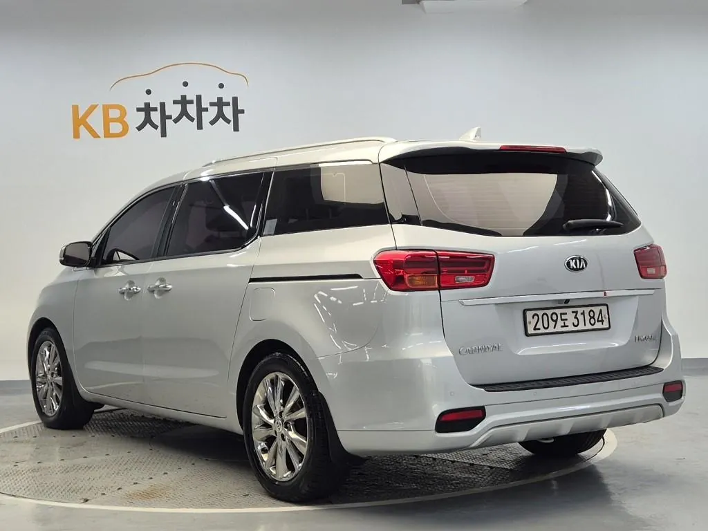 Kia Carnival 2019 photo 2
